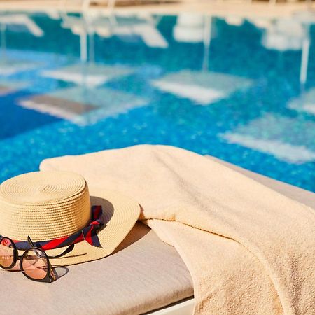 Hotel Kempinski Palace Portoroz Exterior foto A towel at a pool