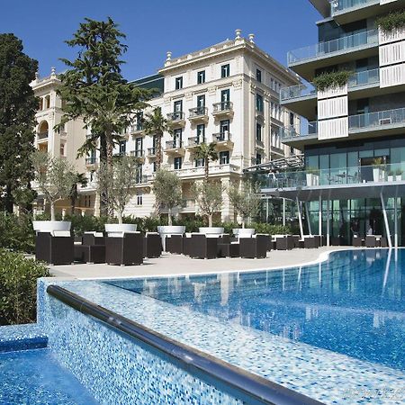 Hotel Kempinski Palace Portoroz Exterior foto The pool at the Hotel de la Paix