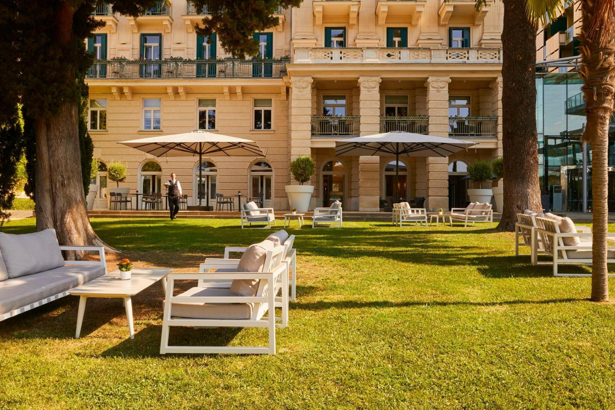 Hotel Kempinski Palace Portoroz Exterior foto The hotel's garden